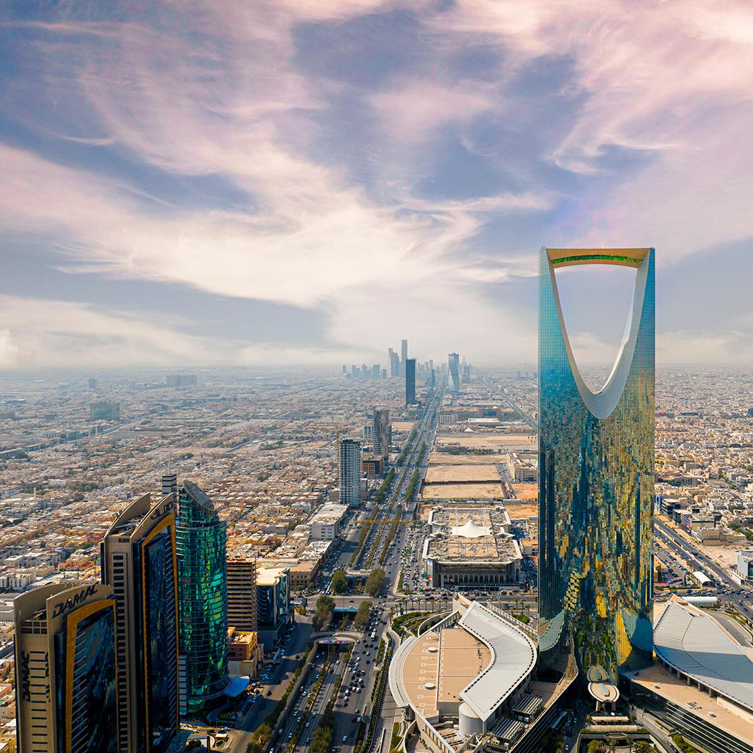 تحقيق التوازن بين الامتثال النظامي والمصالح الأسرية