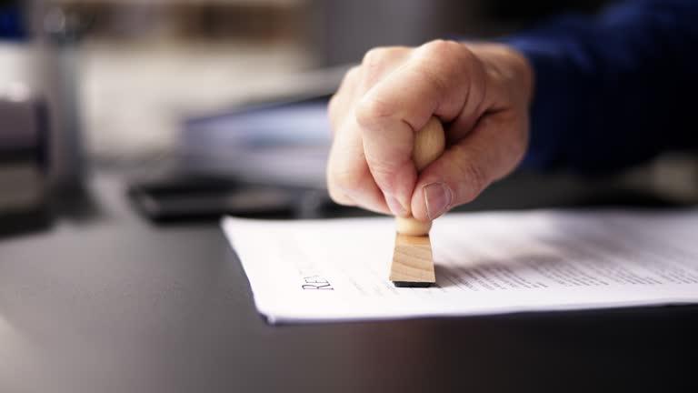 التوثيق في السياق التجاري والشركات