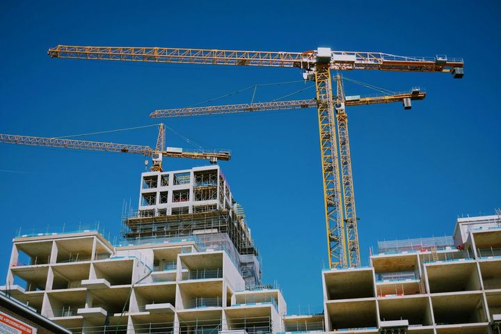 القطاع العقاري والإنشاءات