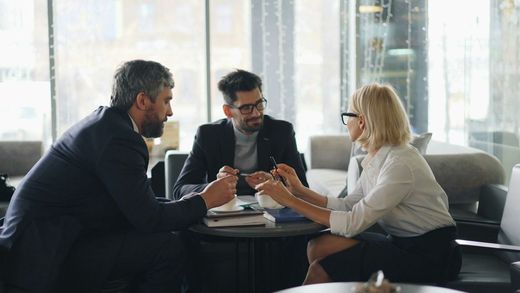 خدمات الاستشارات القانونية